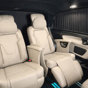 Автомобильные черные шторки V class